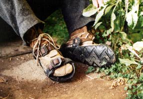 DIY – Making Makeshift Shoes Out of Tires Post SHTF